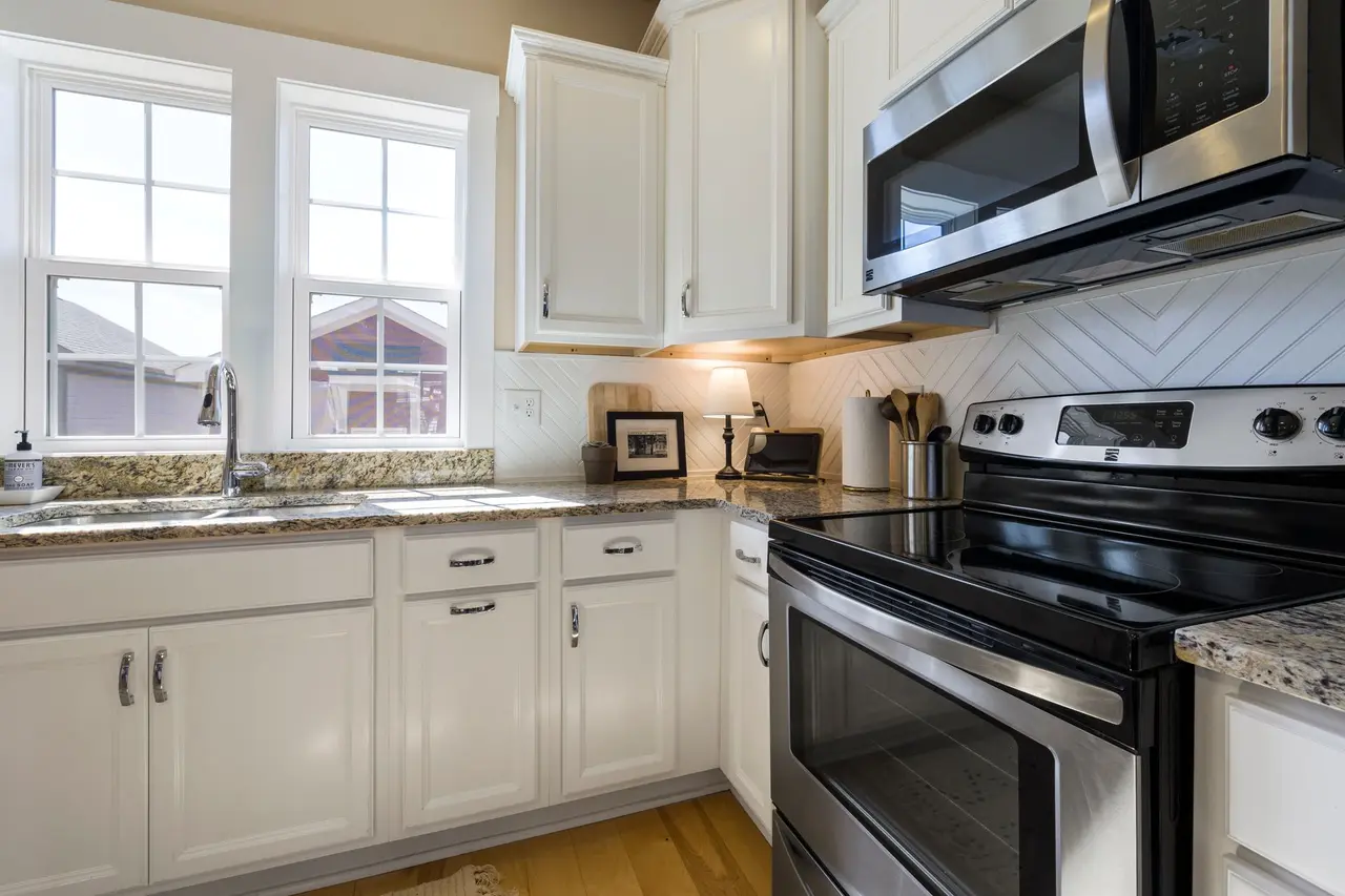 Cabinet Staining in Texas